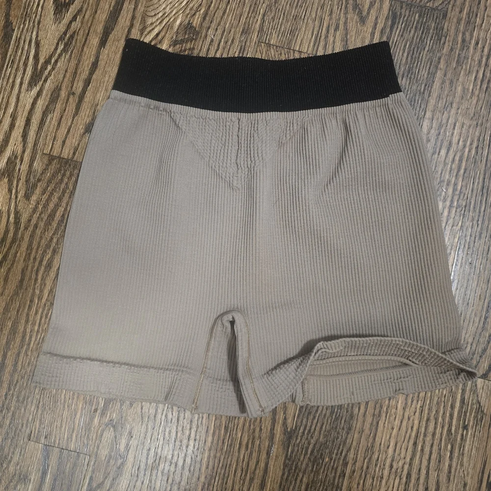 FREE PEOPLE MOVEMENT Happiness Runs Prajna Shorts In Hickory - Picture 4 of 5